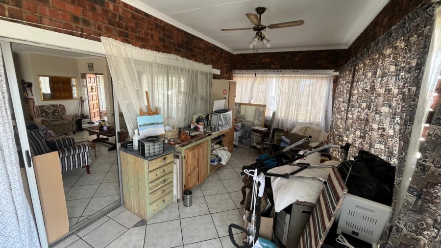 5 Bedroom Property for Sale in Wavecrest Eastern Cape
